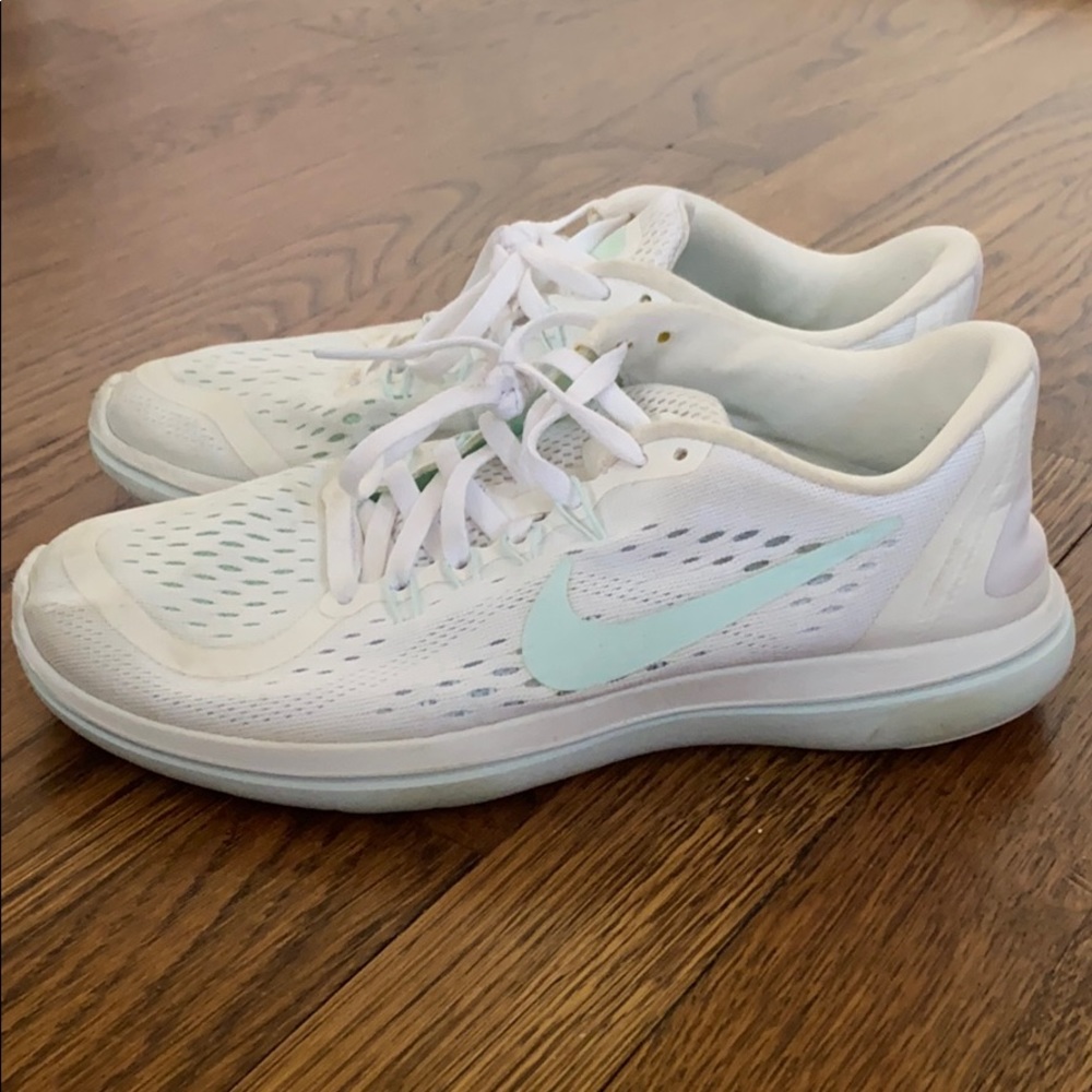 nike tennis shoes
